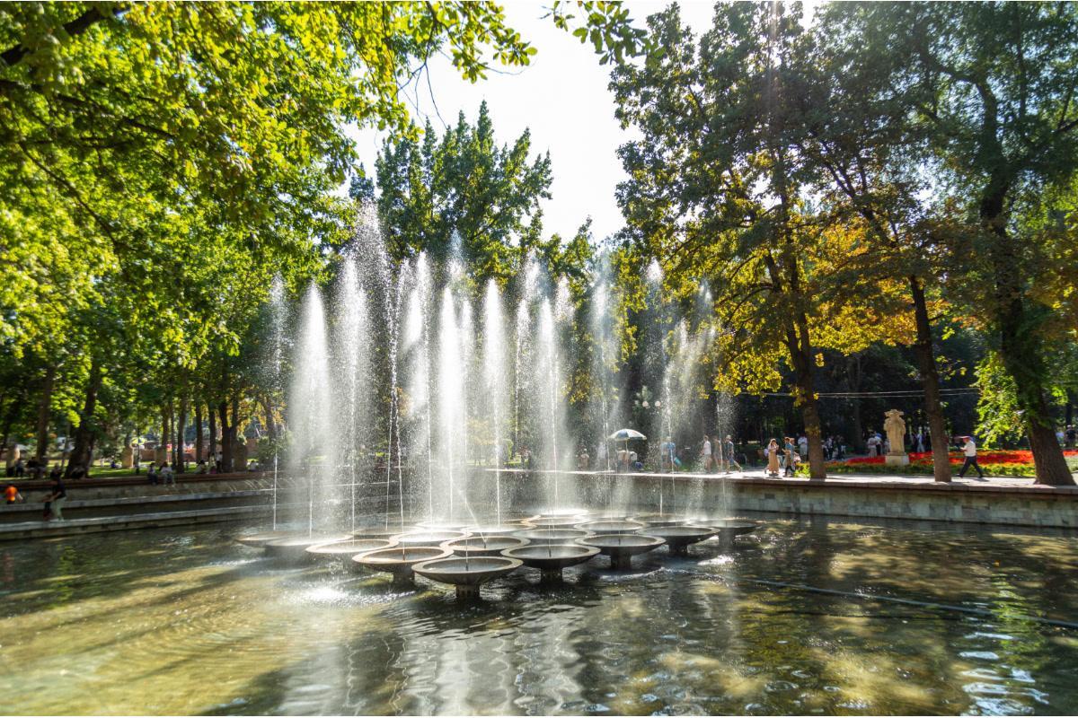 https://media-cdn.tripadvisor.com/media/attractions-content--1x-1/15/31/4e/99.jpg