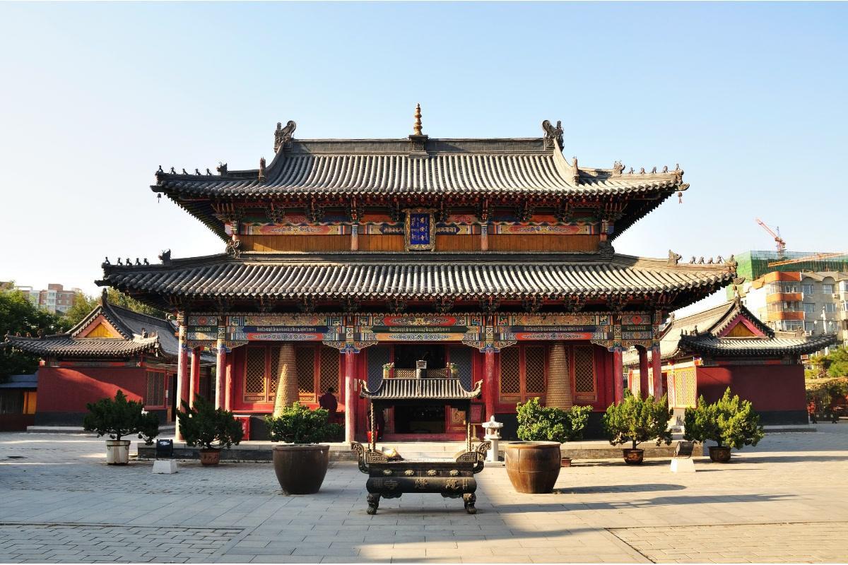 https://media-cdn.tripadvisor.com/media/attractions-content--1x-1/15/4e/0d/4f.jpg