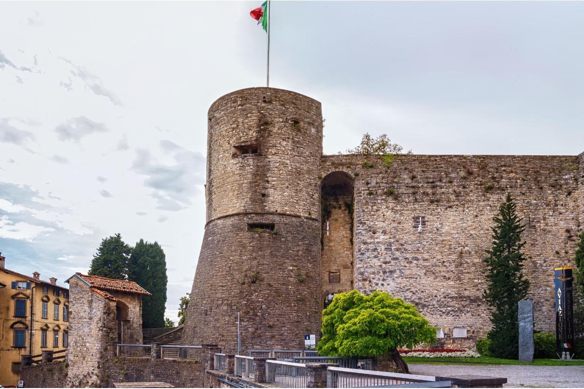 https://media-cdn.tripadvisor.com/media/attractions-content--1x-1/15/4f/75/e4.jpg