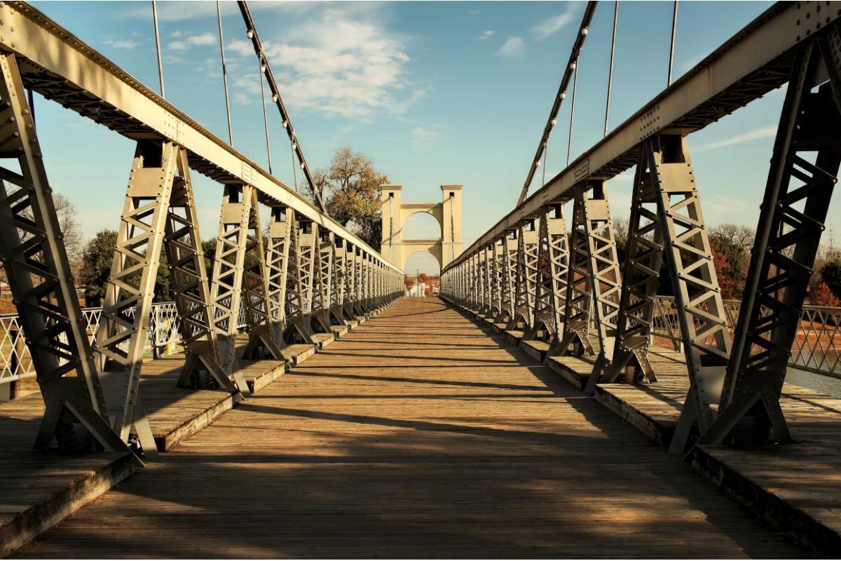 https://media-cdn.tripadvisor.com/media/attractions-content--1x-1/15/55/50/8b.jpg
