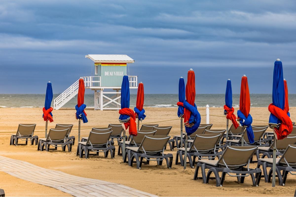 https://media-cdn.tripadvisor.com/media/attractions-content--1x-1/15/6e/8a/4c.jpg