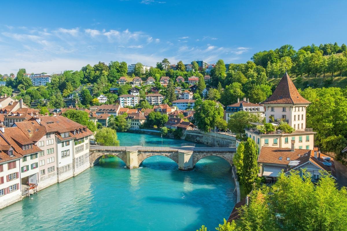 https://media-cdn.tripadvisor.com/media/attractions-content--1x-1/15/72/52/9e.jpg