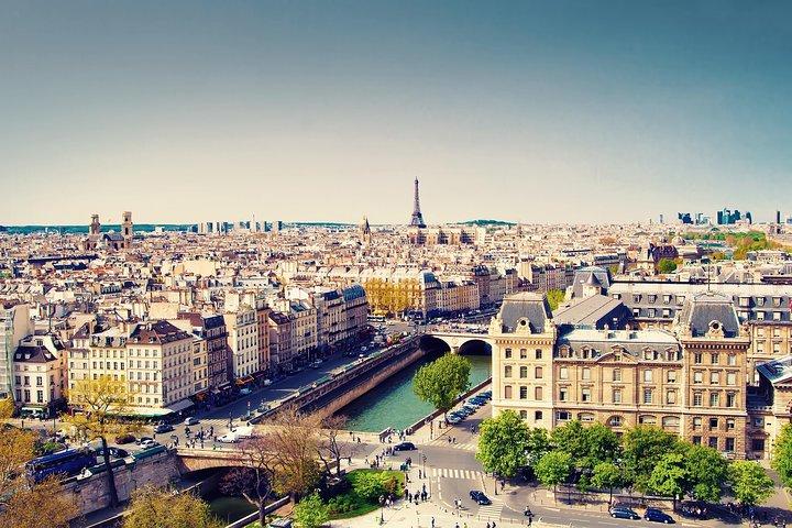 Paris Day Trip from Disneyland Including Hop-On Hop-Off City Tour