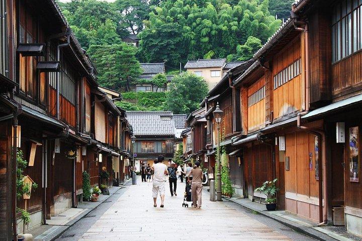 Kanazawa Private Walking Tour with a Local