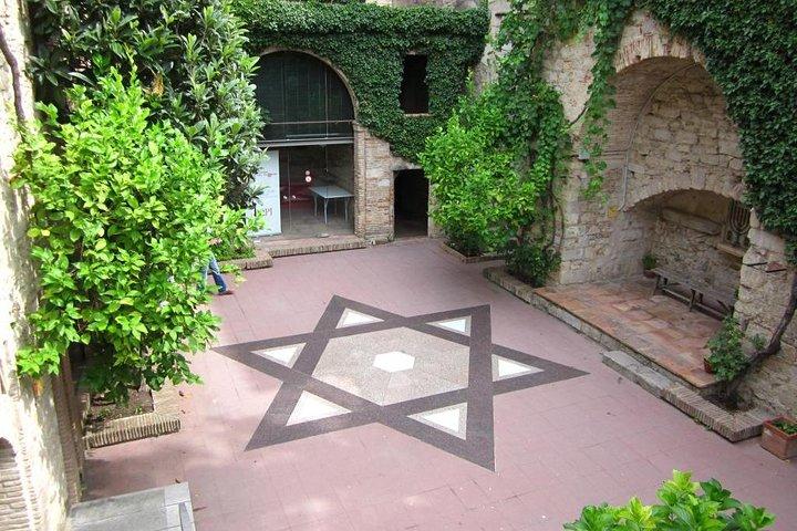 Girona Guided Tour with Cathedral, Arab Baths & St Feliu Basilica