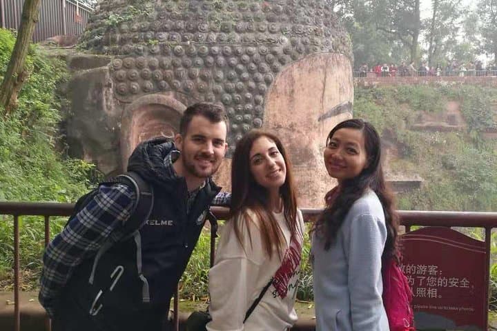 1-Day Chengdu Panda Base and Leshan Giant Buddha Private Tour with the Lunch