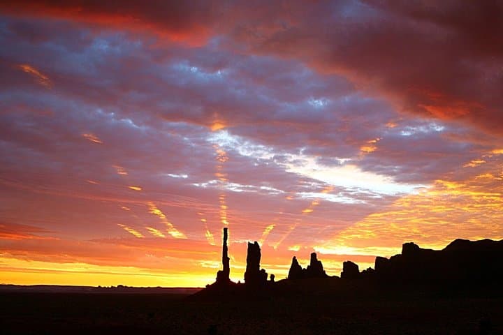 3.0 Hours of Monument Valley's Sunrise or Sunset 4×4 Tour