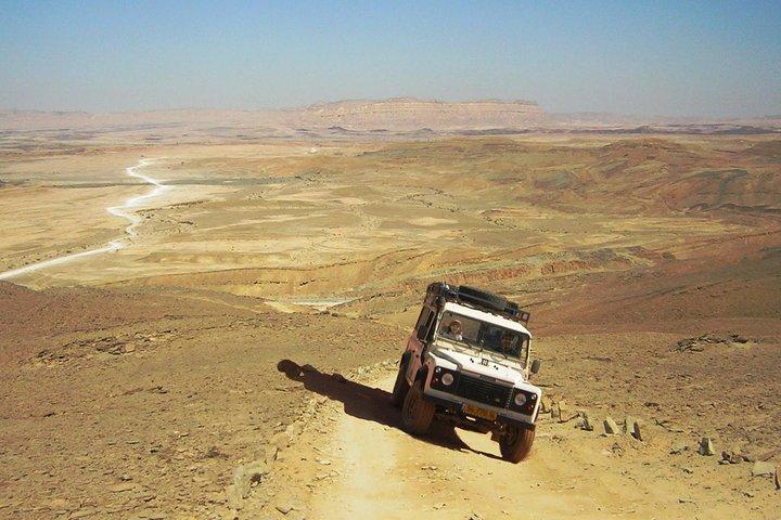 Explore Ramon Crater: 2-Hour Guided Jeep tour from Mitzpe Ramon