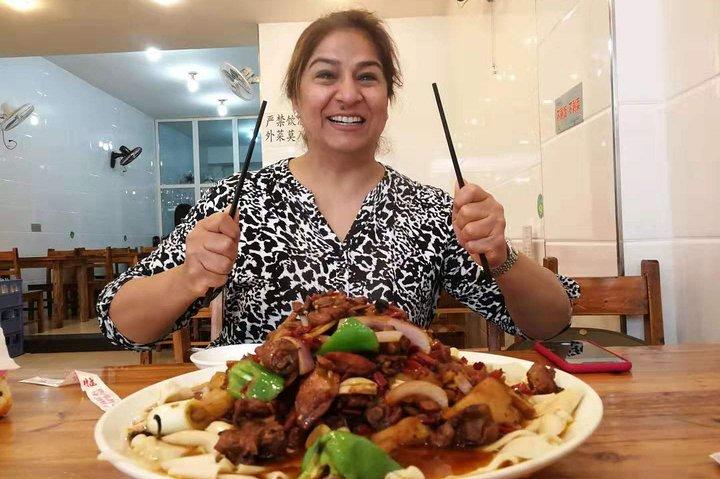 Authentic Muslim Alley Food Tour in Xi'an