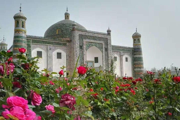 8-Day Silk Road Tour from Kashgar to Dunhuang, Zhangye etc.