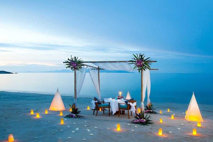 Romantic Beachside Dinner at Melati Resort
