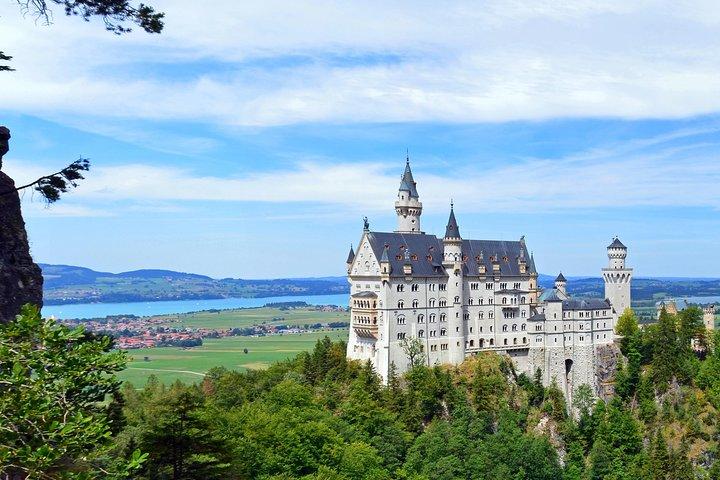 VIP Daytrip Neuschwanstein, Linderhof and Grotto from Munich