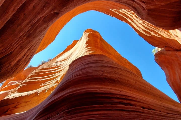 Private Peek-A-Boo slot canyon guided tours