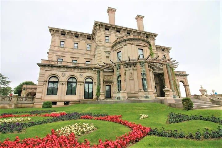 Newport Viking Trolley Tour with Breakers & Marble House Admission
