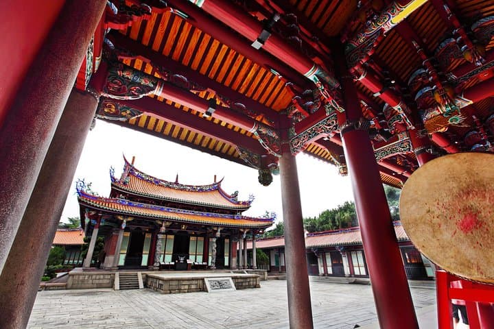 Private Car: 8 Hour Highly Customized Taipei City Exploration!