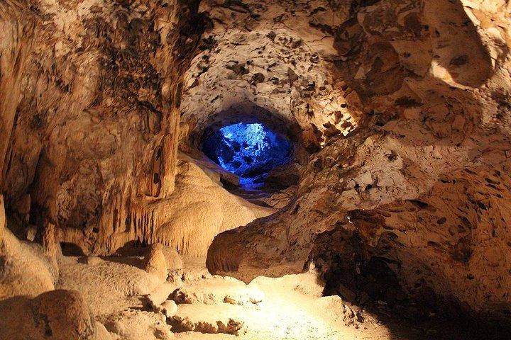 Curaçao Highlights tour: Hato Caves, Flamingos & Beach Time