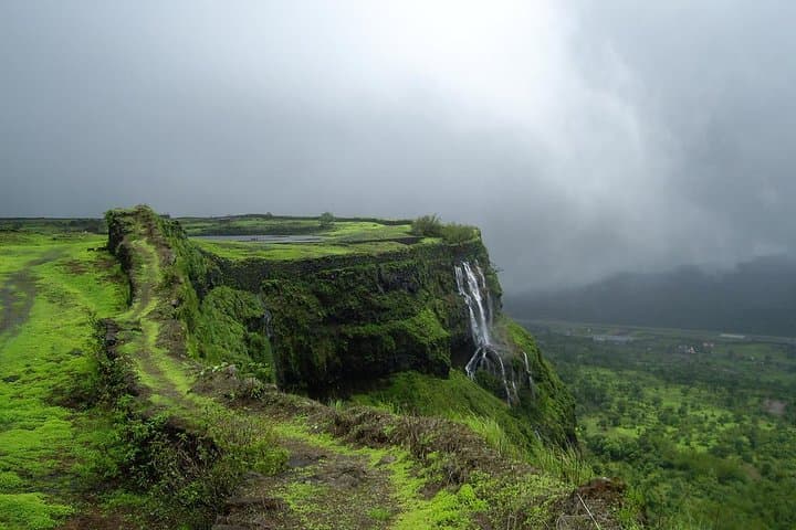 Pune to Lonavala Guided Tour in Private Vehicle