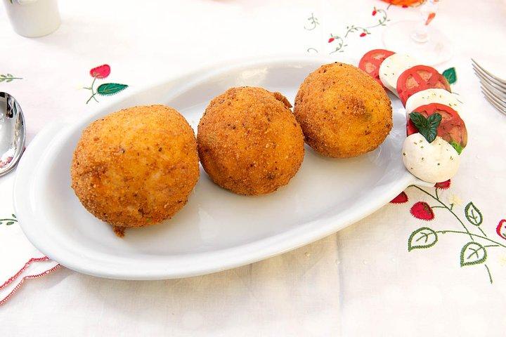 Small Group Market tour and Dining Experience at a Cesarina's home in Modica