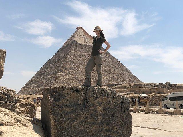 Private tour Giza Pyramids, Grand Egyptian Museum & Local Lunch