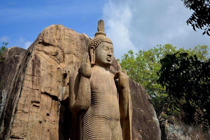 Aukana and Anuradhapura Day Tour From Habarana