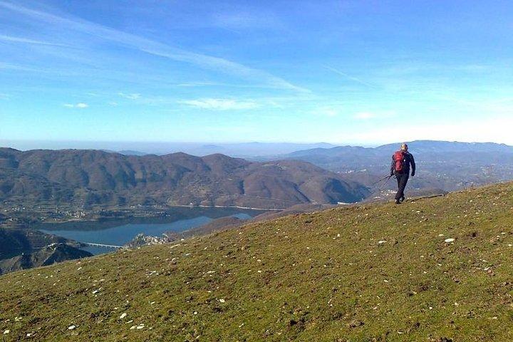 Hike Lake Castle and Good Food!