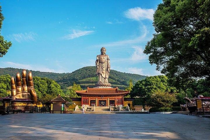 Wuxi Private Day Tour with Lingshan Buddhist Scenic Spot and Nianhua Bay Village
