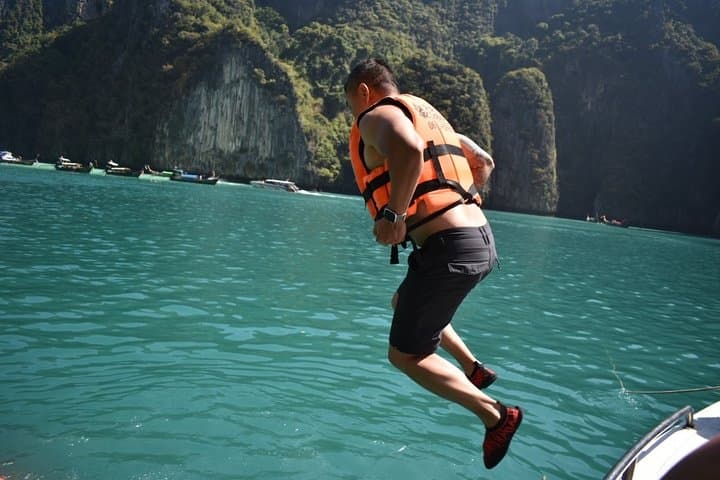 Phi Phi Islands Speedboat Full-Day Tour from Phuket +Buffet Lunch