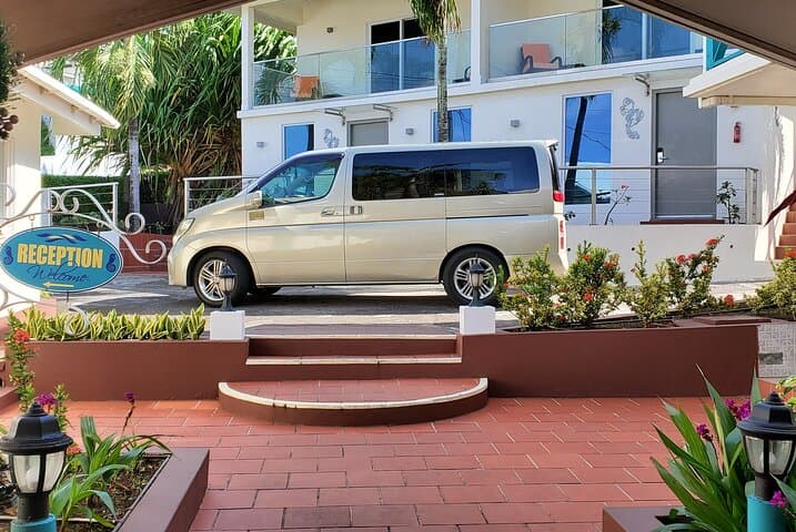 Airport TransferArgyle International to or from hotels villa area