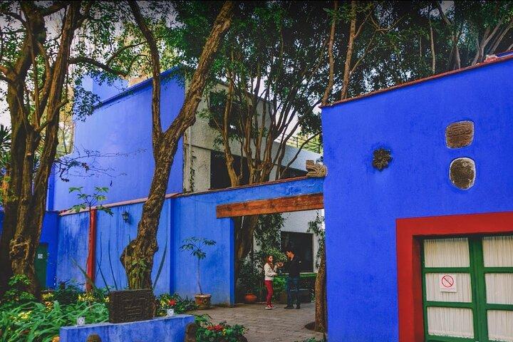 EXCLUSIVE TOUR Frida Kahlo Museum - SMALL GROUPS