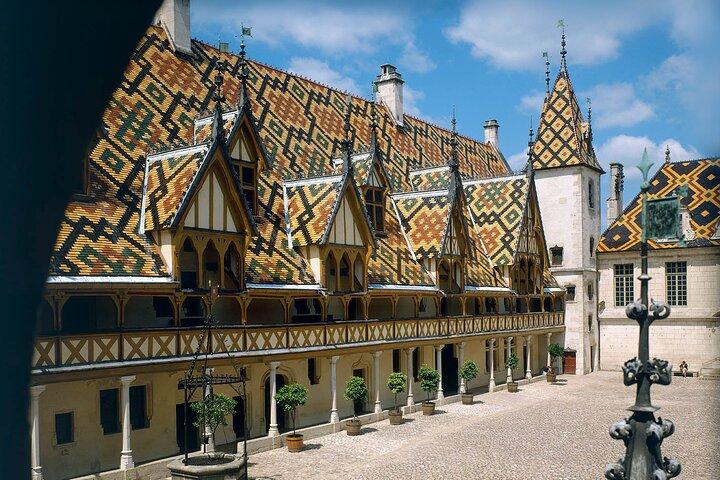 Small-Group Full-Day Tour of Côte de Nuits, Côte de Beaune Vineyards and Beaune Historical District