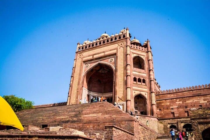 Private Transfers Agra To Jaipur with Sikri & Step Well visits