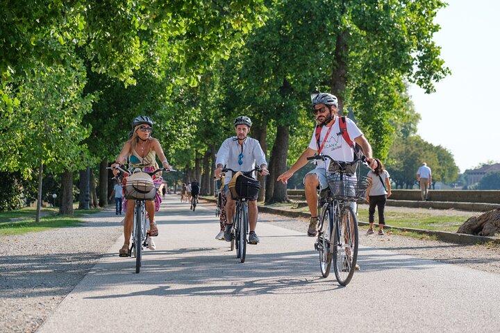 Lucca Bikes and Bites with food tastings for Small Groups or Private