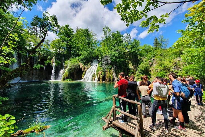 Zagreb: Plitvice Lakes & Rastoke Guided Day Trip with Ticket