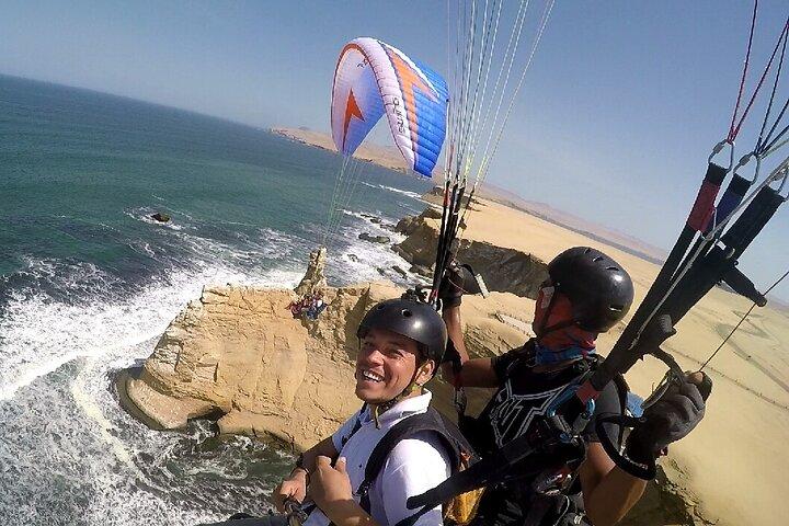 Paragliding Paracas National Reservation