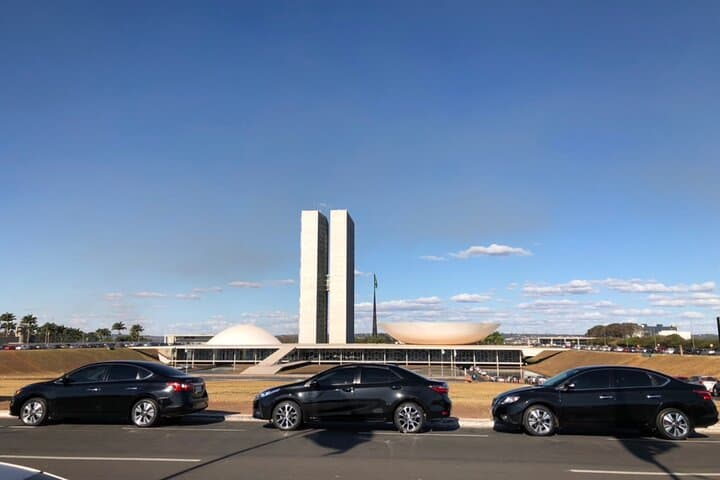 Airport pick up services 
Same day booking.
Driver speak English, Spanish and Portuguese.