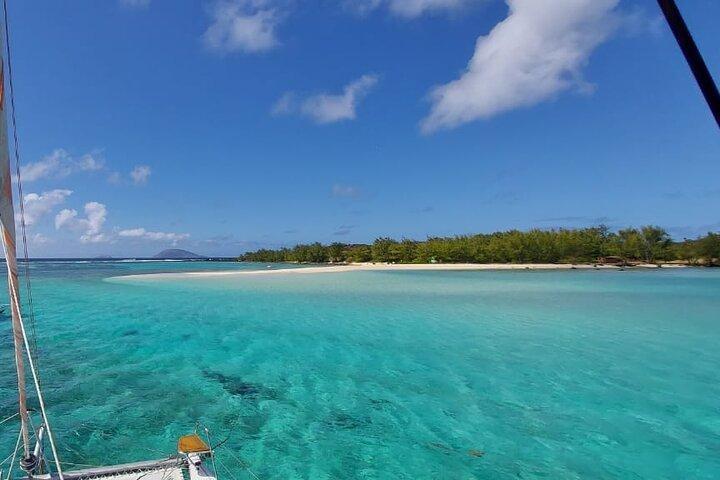 Catamaran Full-Day 3 island Northern Isles Cruise in Grand Baie