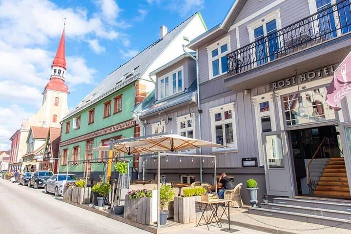 Tallinn to Riga - Sightseeing transfer