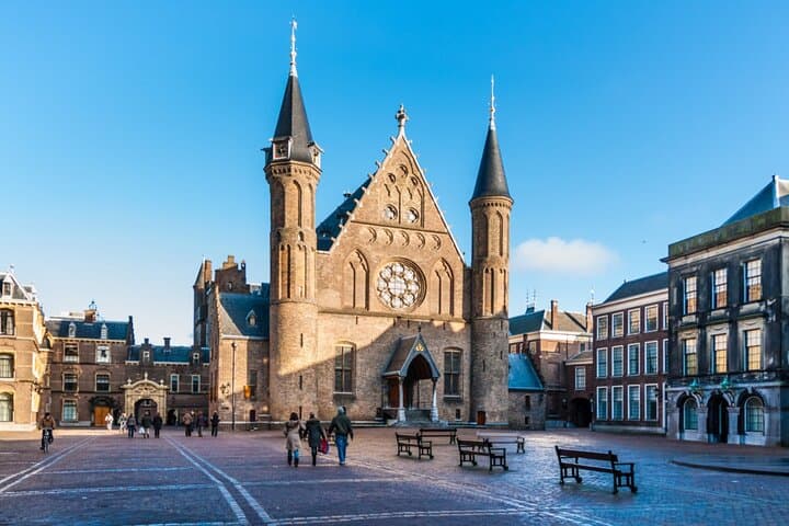 Hague: The Heart of Old Town Exploration Game and Tour