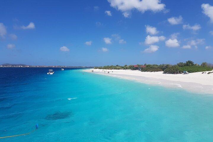 Yacht tour with local guide & snorkeling activities