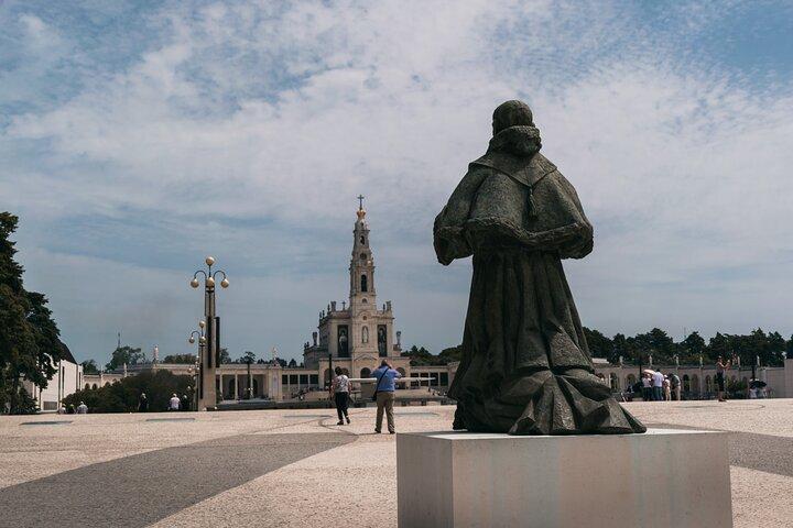 Fátima, Batalha and Nazaré Full Day Private Tour from the West