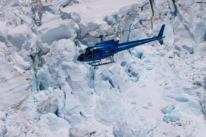Pilot’s Choice: 2 Glaciers & Snow Landing – 35min
