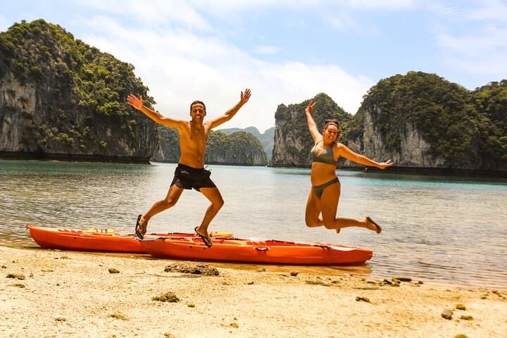 Lan Ha Bay Full Day Cruise and Kayak – Small Group guaranteed