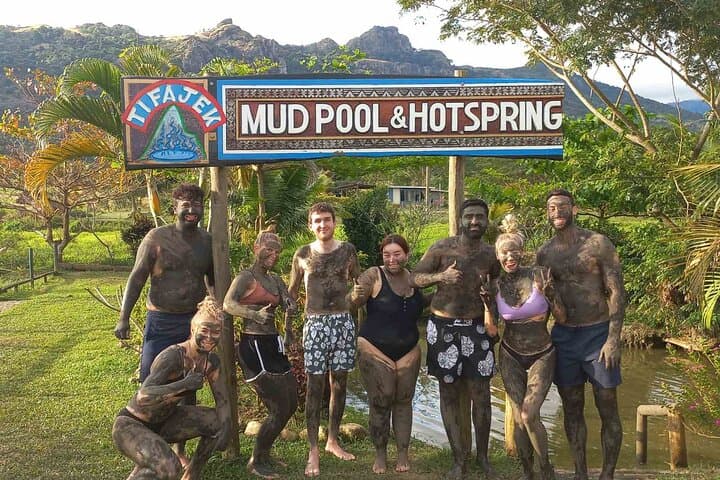 16 Lines Zipline, Cave and Mud Spa Combo Tour with Lunch in Fiji