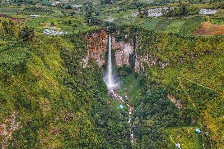Private Tour: Karo Highlands and Lake Toba from Medan