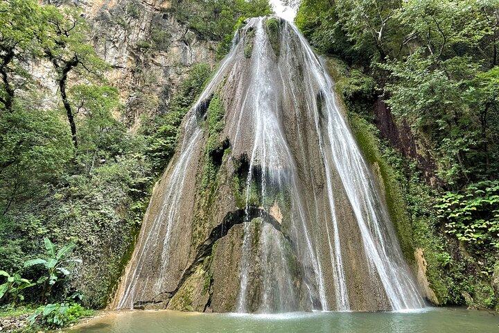 Private/Group Cola de Caballo Waterfall & Santiago (Premium SUV)