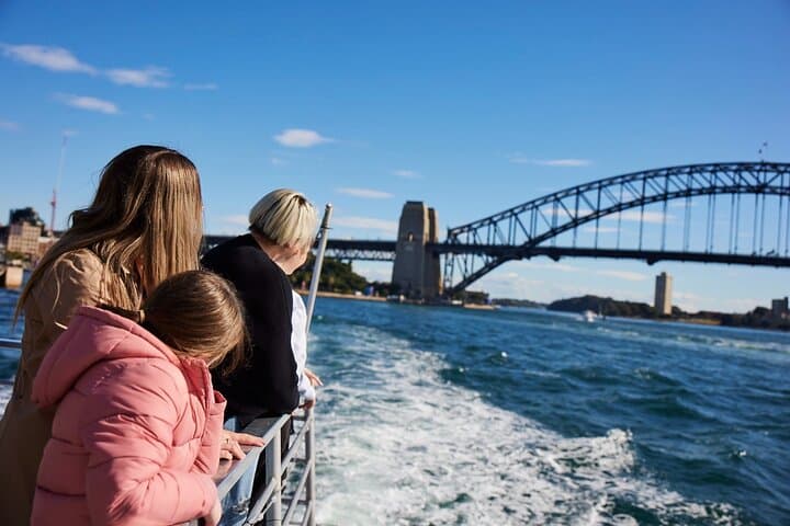 Sydney Whale-Watching Cruise Including Lunch or Breakfast