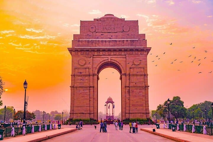 Old and New Delhi Highlights Tour with Old Delhi Rickshaw Ride