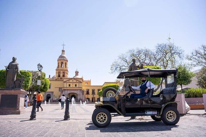 Queretaro: City Tour in Classic Ford T Vehicle