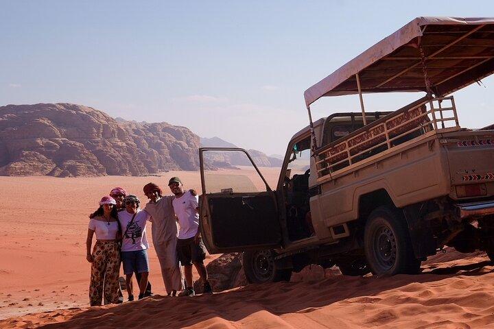 Wadi Rum Half-day Jeep Tour incl. sandboard, water & Bedouin tea