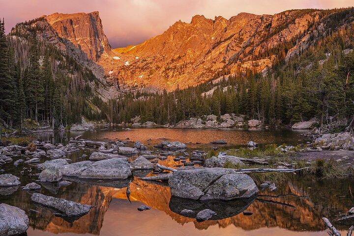 Sunrise photo hike to Dream and Emerald Lakes